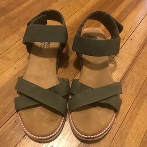 Sketchers memory foam sandals.